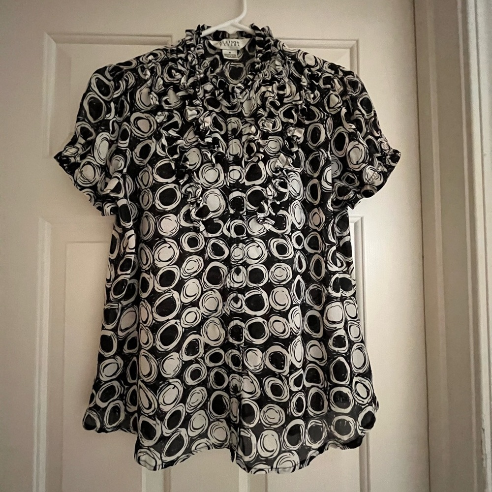 Allison Taylor blouse, size medium, black/cream lightweight 100% polyester.
